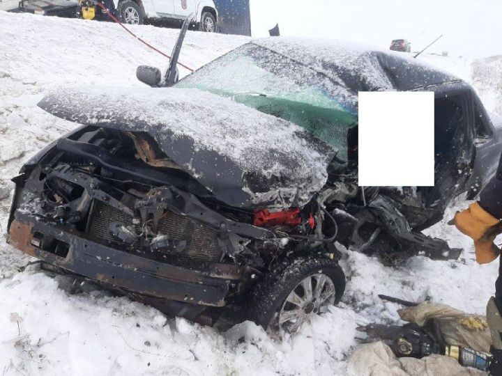 Водитель погиб при столкновении иномарок на трассе в Татарстане