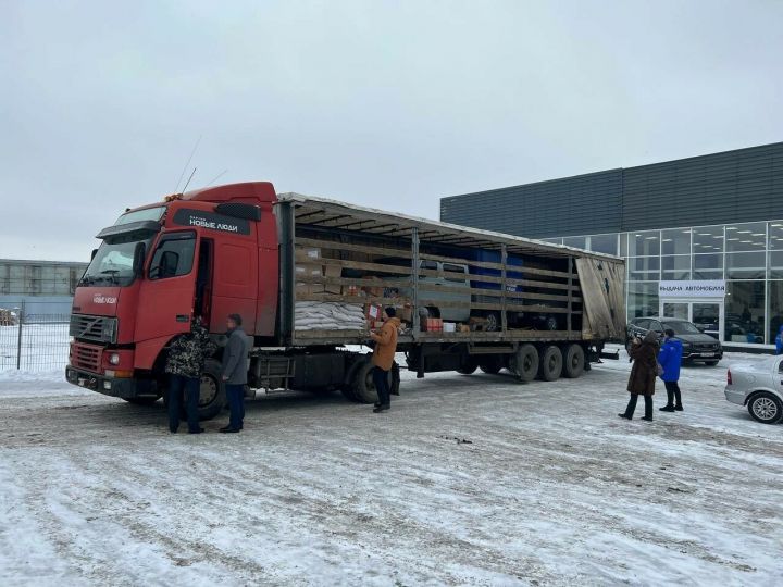 Из Челнов в Лисичанск отправили фуру с 20 тоннами гуманитарного груза