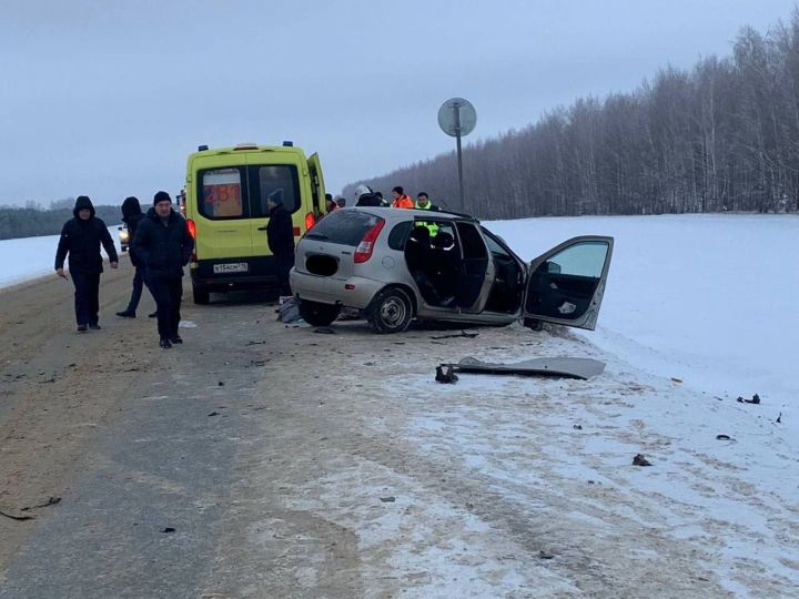 Женщина-водитель за рулем «Лады» погибла в серьезной аварии в Татарстане