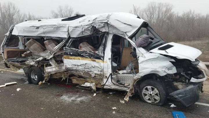 Микроавтобус, следовавший из Дагестана в Казань, попал в смертельную аварию