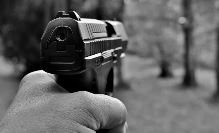 В Челнах мужчину оштрафовали за стрельбу возле военкомата