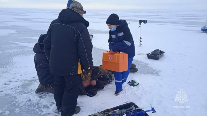 В Татарстане спасли рыбака, которому стало плохо на льду