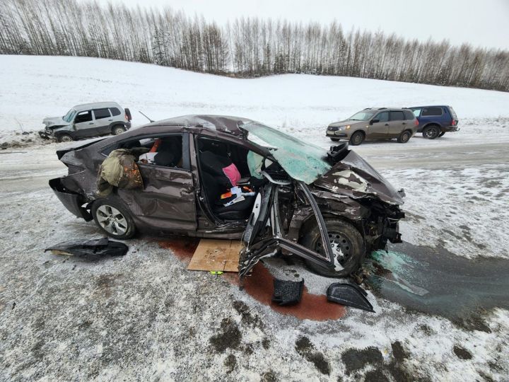 Три человека пострадали в серьезном ДТП на трассе в Татарстане