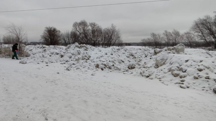 Экологи выявили незаконную снежную свалку на улице Гаврилова