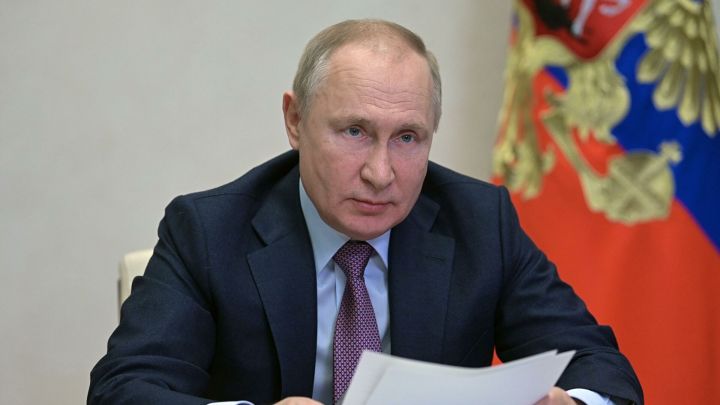Путин заявил, что в ближайшее время Москву может посетить Макрон