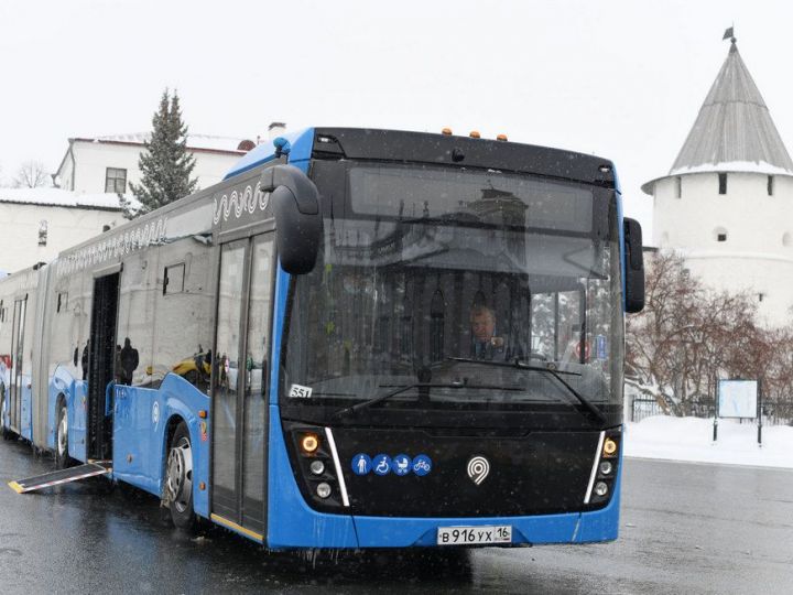 В Казани на дороги вышел новый автобус-гармошка вместимостью до 160 человек