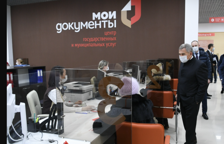 Президент РТ осмотрел новый филиал МФЦ в Нижнекамске