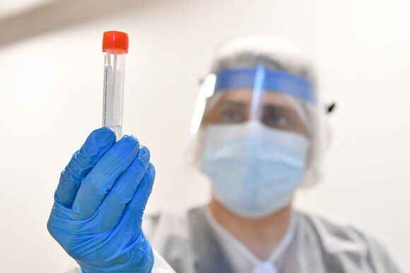 В России пока не обнаружен новый штамм коронавируса «дельтакрон»
