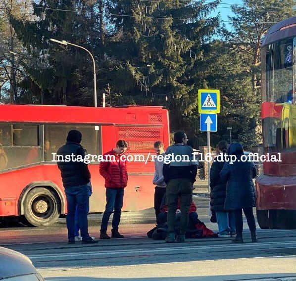 В Казани напротив Кооперативного института сбили 17-летнюю девушку