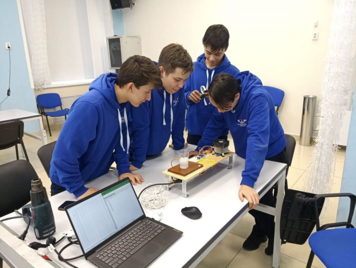 Ученики инженерного лицея КАИ провели наземные эксперименты с первым школьным спутником в Татарстане