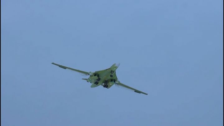 Ту-160М казанского авиационного завода может стать первым самолетом с ракетами обратного старта