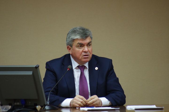 Магдеев призвал наказать ответственных лиц за ситуации с падением детей в открытые люки
