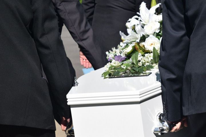 Ритуальщики подменили тело умершего от COVID-19 мужчины перед похоронами