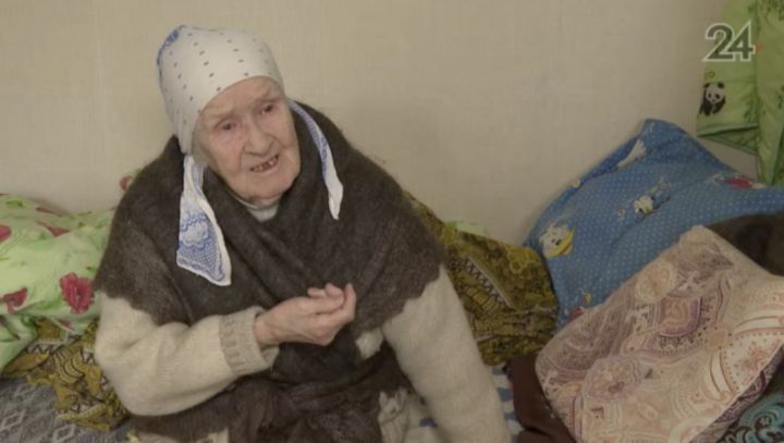 Следком начал проверку условий проживания 84-летней ветерана труда в аварийном доме в Казани