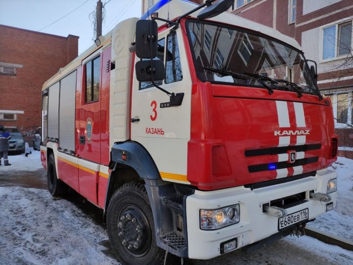 Шесть человек спасли на пожаре в Казани
