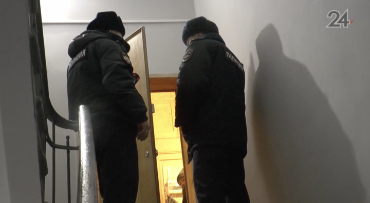 В Казани мужчину в собственной квартире избили старые знакомые