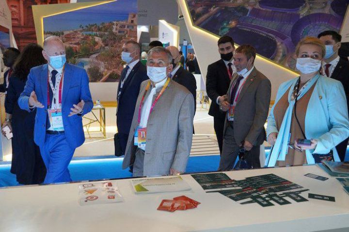 Минниханов посетил татарстанский стенд на полях инвестфорума в Дубае