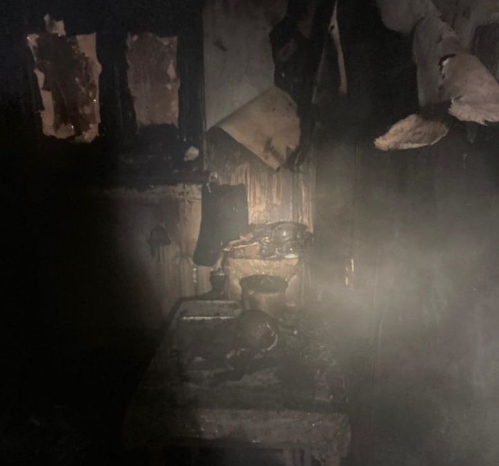 В Чистополе спасли семь человек из ночного пожара в пятиэтажке