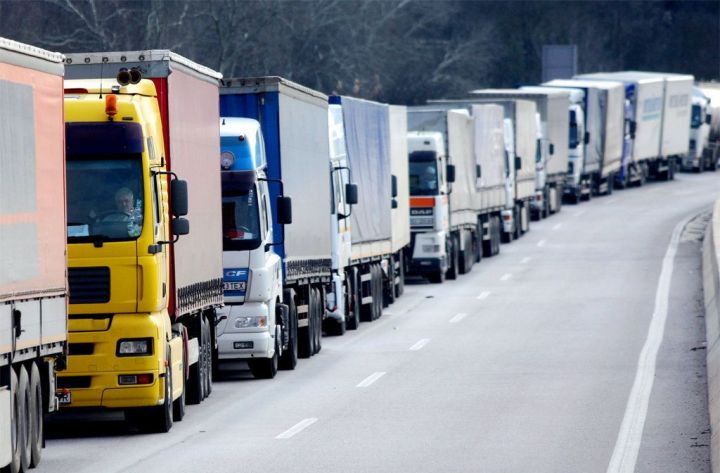 В Татарстане временно ограничат движение грузовиков