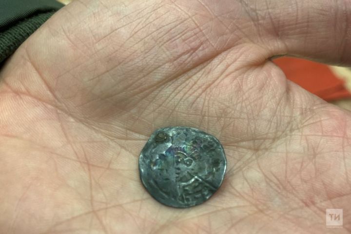 В Свияжске нашли серебряную монету XI века