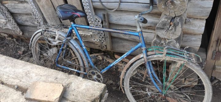 В Кукморском районе автомобилист сбил пенсионера на велосипеде и скрылся
