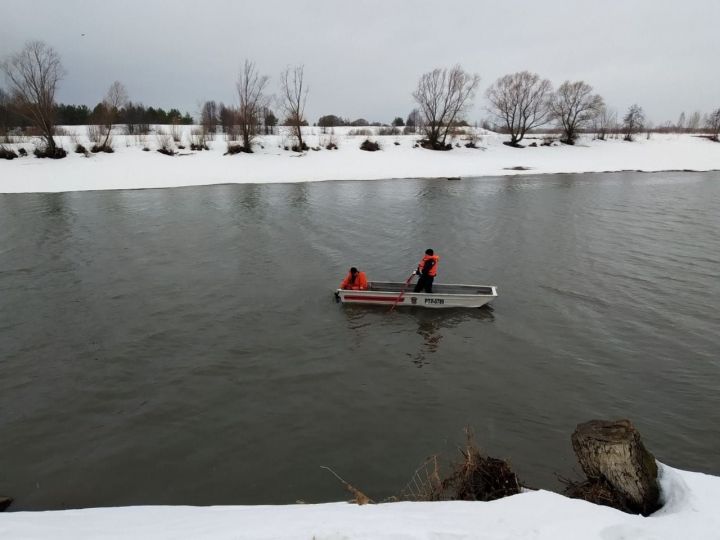 Спасатели достали тело утонувшего в Казанке рыбака