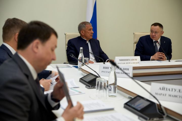 Минниханов встретился с министром строительства и ЖКХ РФ Иреком Файзуллиным
