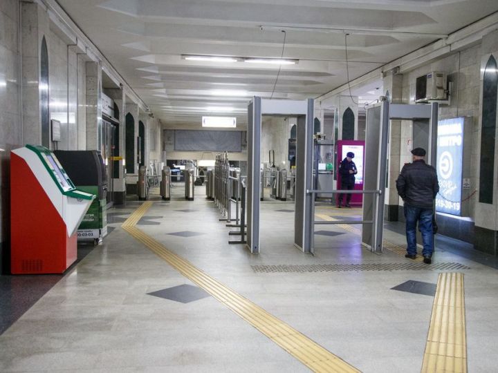 На станциях казанского метро восстанавливают освещение