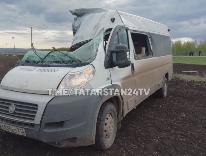 На трассе в Татарстане один человек погиб при столкновении микроавтобуса с «КамАЗом»