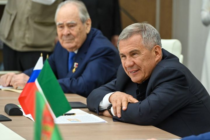 Президент Татарстана провел встречу с Гурбангулы Бердымухамедовым
