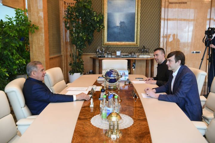 Президент Татарстана встретился с министром просвещения России
