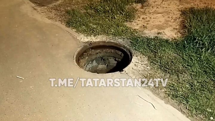Трое мужчин воровали крышки канализационных люков в Казани