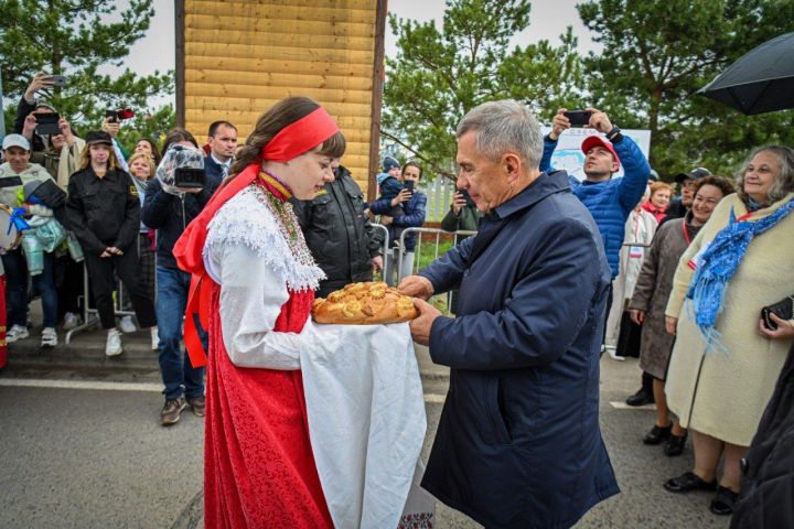 Минниханов посетил праздник Каравон в селе Никольское