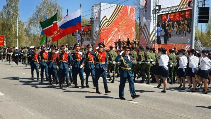В Нижнекамске прошел парад Победы и торжественный митинг