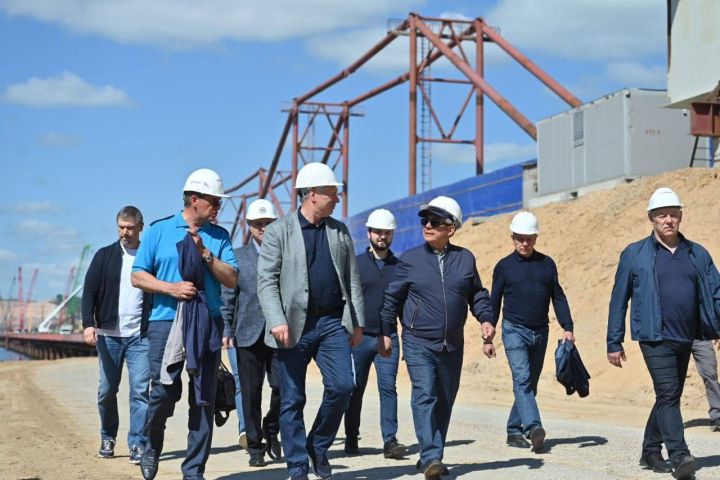 Минниханов ознакомился с ходом строительства моста через Волгу