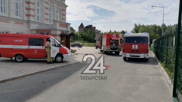 К зданию арт-резиденции «Созвездие-Йолдызлык» вновь прибыли пожарные