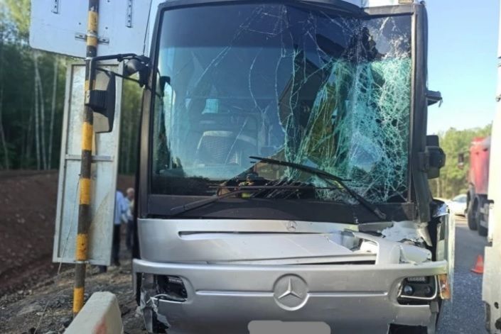 Автобус с возвращавшимися из Казани туристами попал в ДТП в Челябинской области