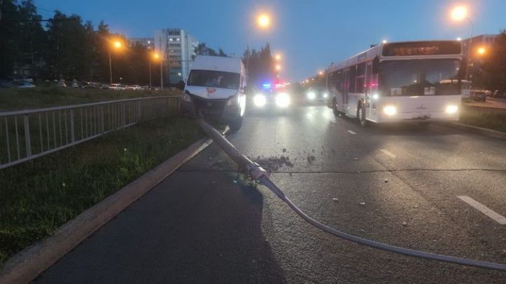 Пьяный челнинец угнал маршрутный автобус и попал в ДТП