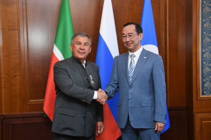 Минниханов принял участие в закладке сквера «Казанский» в Якутске и встретился с главой региона