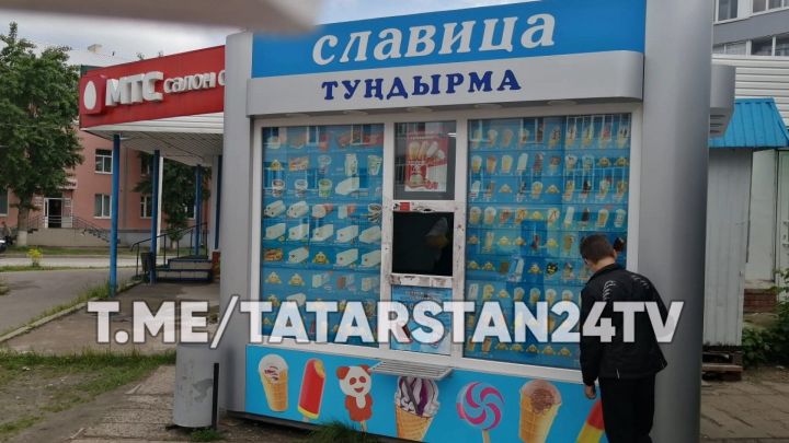 В Казани неизвестные ограбили ларек с мороженым