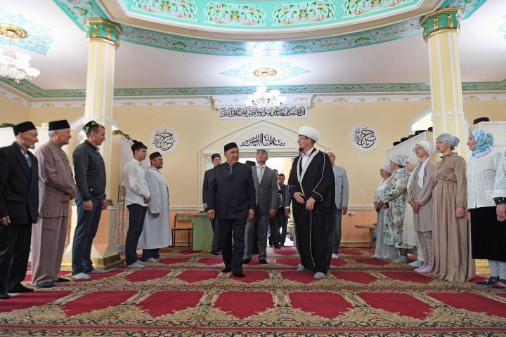 Минниханов в Чувашии принял участие в открытии Соборной мечети