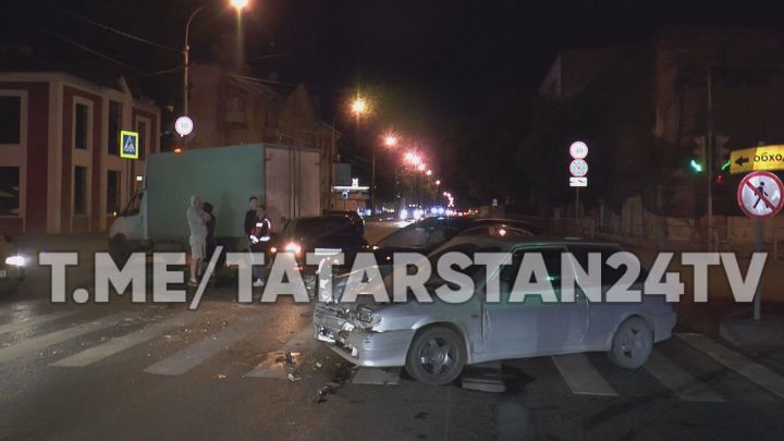 ДТП сразу с тремя автомобилями произошло в Казани