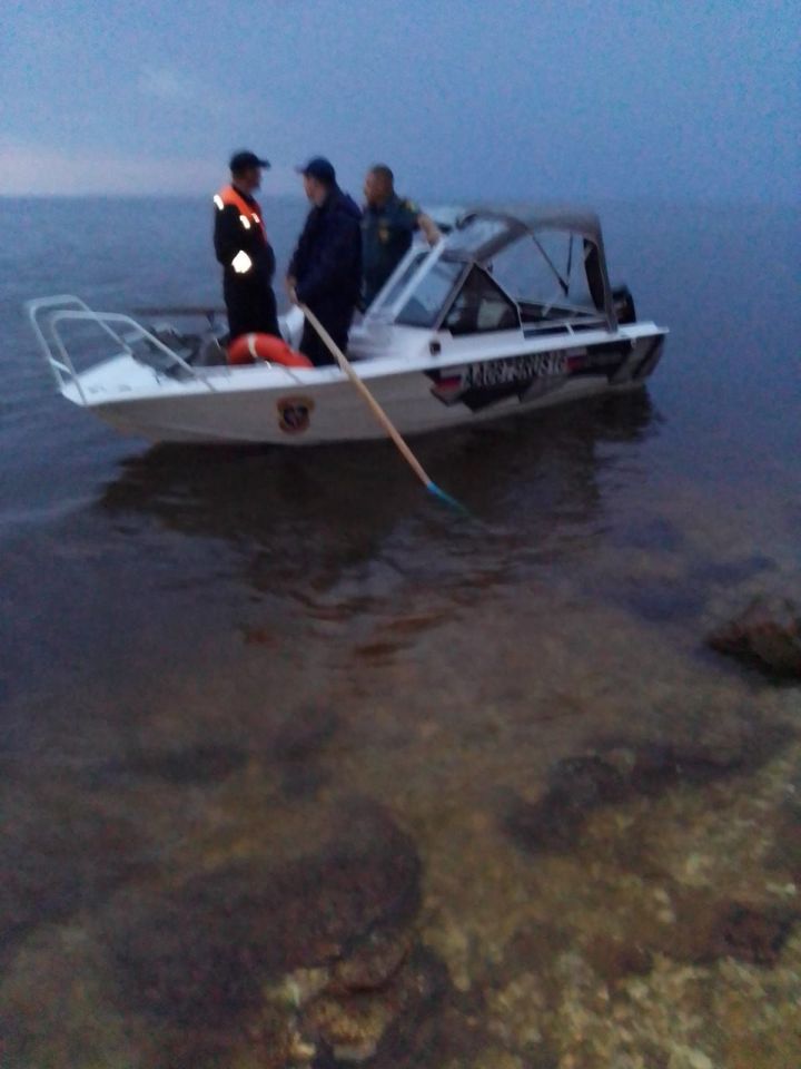 В Татарстане рыбак упал с лодки и утонул