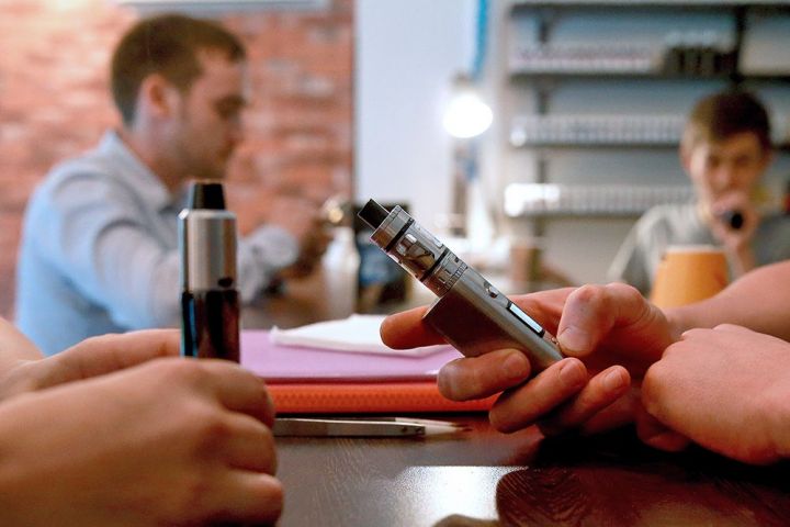 В Госдуму внесли законопроект о запрете вейпов и электронных сигарет