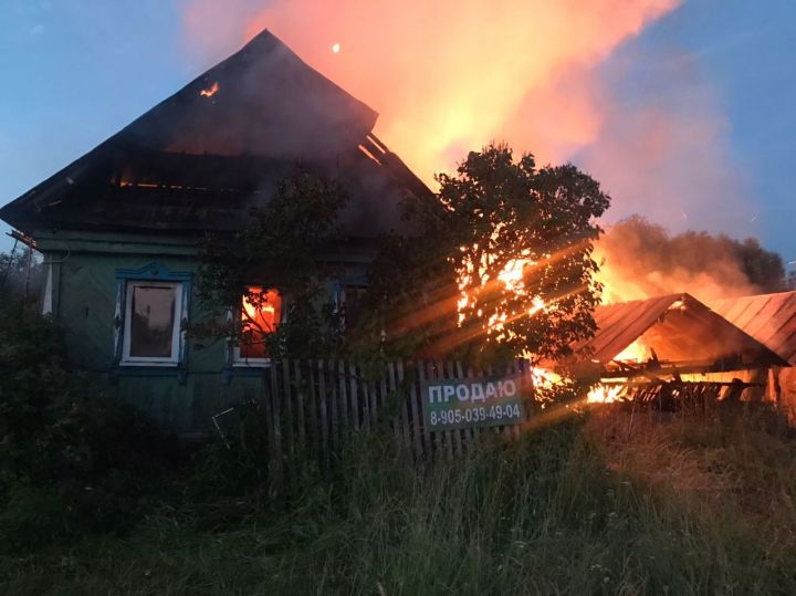 В Зеленодольске при пожаре в частном доме нашли тела двоих мужчин