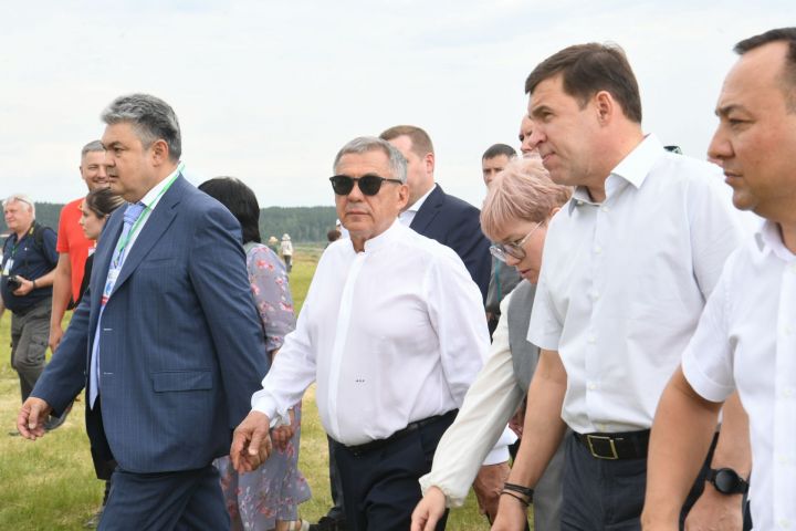 Президент РТ вместе с губернатором Свердловской области приняли участие в Сабантуе