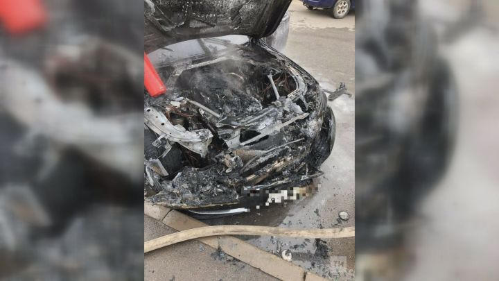 В Куюках сгорел припаркованный у дома BMW