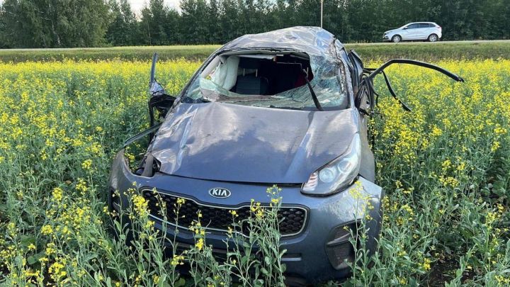 Непристёгнутый водитель погиб, вылетев из машины в Татарстане