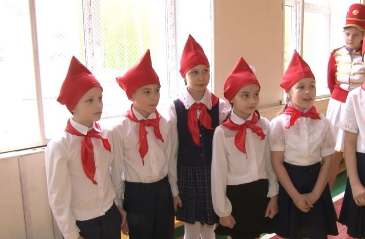 Фаттахов предложил в новом движении разделить детей по примеру октябрят и комсомола