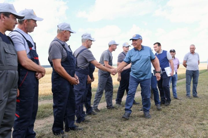 Минниханов встретился с аграриями Апастовского района
